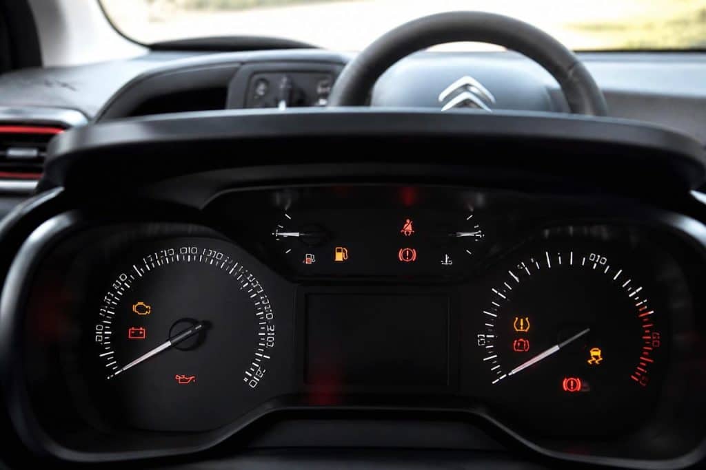 découvrez la signification des voyants du tableau de bord de votre citroën c3 et apprenez des solutions rapides pour résoudre les problèmes courants.