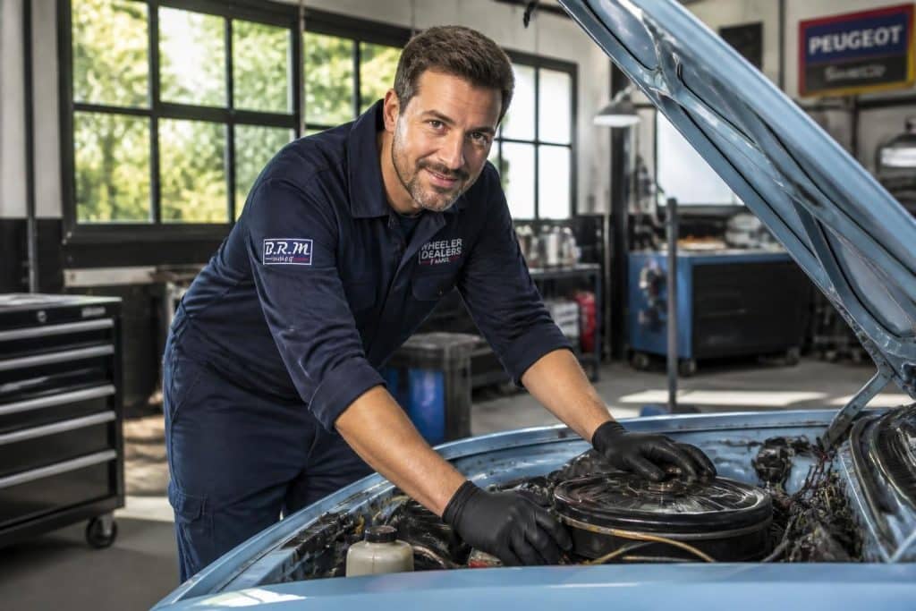 découvrez aurélien letheux, mécanicien expert et coanimateur passionné de wheeler dealers france, qui restaure des véhicules anciens avec savoir-faire et enthousiasme.