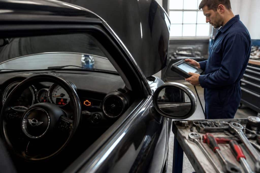 découvrez les causes fréquentes du voyant orange sur votre mini cooper et les solutions rapides pour y remédier efficacement.