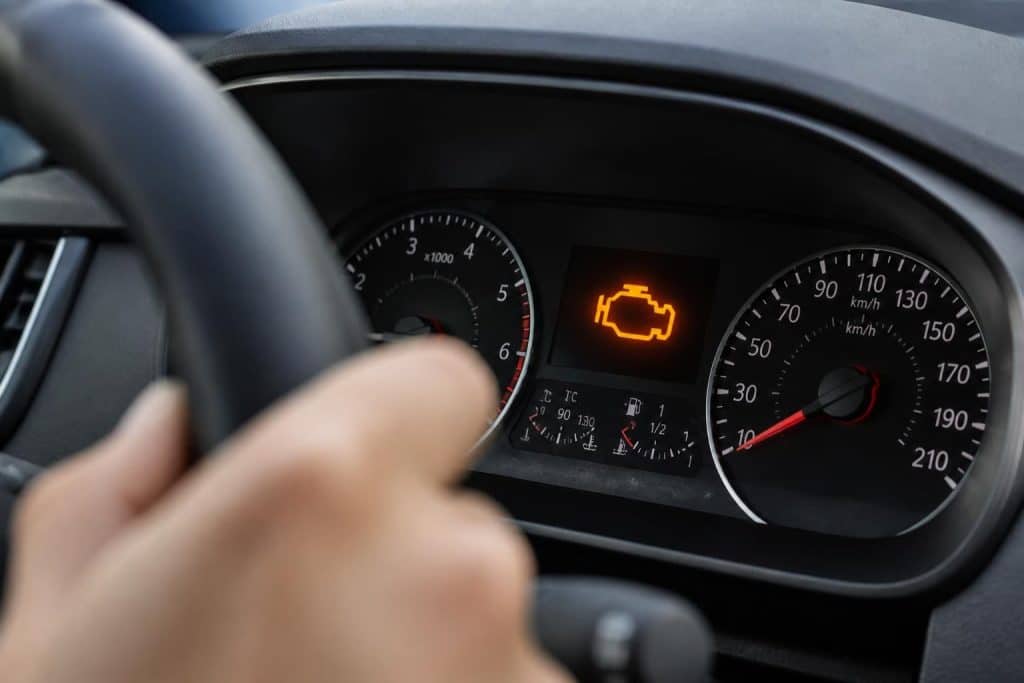 découvrez les causes fréquentes du voyant volant orange, sa signification précise et des solutions rapides pour assurer votre sécurité et éviter les pannes.